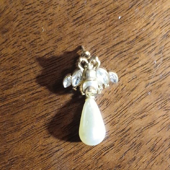 Elegant Gold and Cream Bee Earrings - Picture 3 of 8